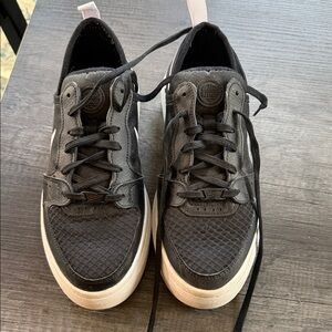 Nike Men’s Black and White Low-Top Sneakers